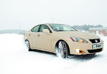 Lexus IS 300. ������ ��� ������?