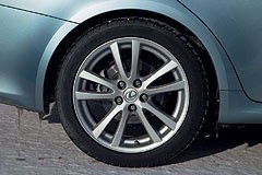 ������ ����: Lexus IS 250 ������ BMW 330I