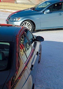Парный тест: Lexus IS 250 против BMW 330I